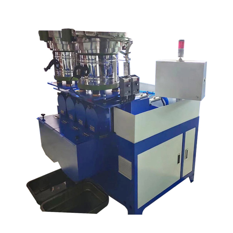 Automatinė veržlių sriegimo mašina