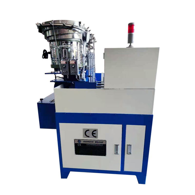 Keturių velenų veržlių sriegimo mašina